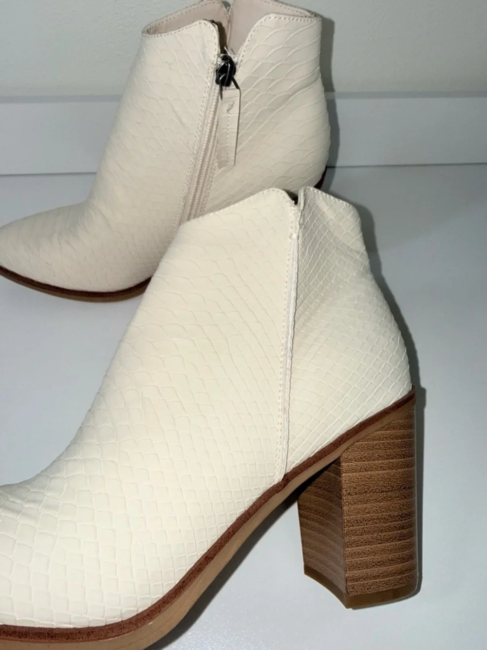 Maurices Every Ankle Boots Cream Faux Snakeskin 3.5” Block Heel 8 Women’s